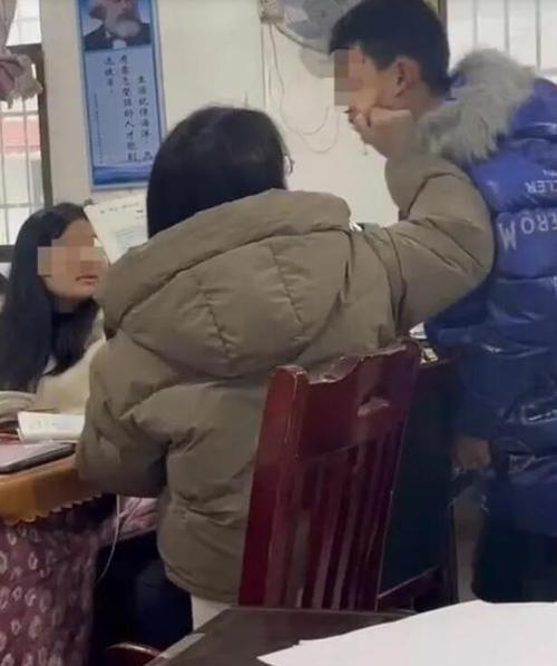 女老师VS女学生,女老师VS女学生
